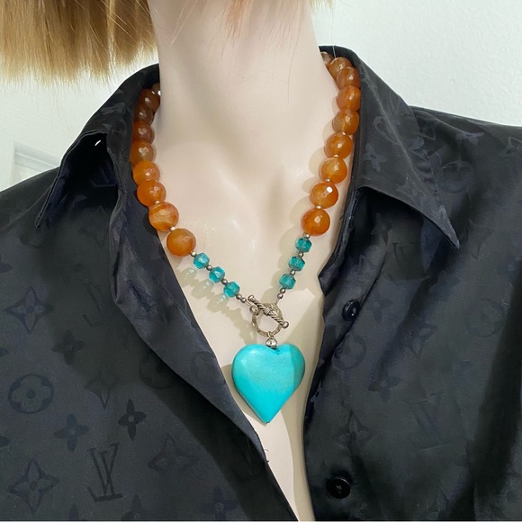 Handmade Agate Stone Crystal Faux Turquoise Heart Pendant Toggle Chunky Necklace - Picture 3 of 16